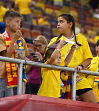 Reduși la tăcere    VIDEO+FOTO.   Atmosfera de vacanță s-a evaporat în câteva minute pe Arenă!   30.000 de români au amuțit  la gafele „tricolorilor”