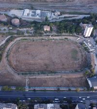 Constanța, fără stadioane!     Farul așteaptă o arenă nouă,  alta zace în degradare. Reportaj la „Portul”, transformat în spital modular