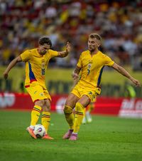 Ce am pierdut într-un an cu Lucescu    Naționala a rămas fără ce avea mai bun.  De ce se teme Răzvan Lucescu