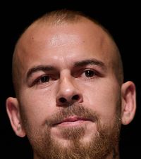 „Nu-i port pică tatălui meu”     Denis Alibec,  mărturie despre copilăria sa: „Mama și bunica sunt totul pentru mine”