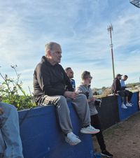 Imagini inedite    FOTO:   Selecționerul a urmărit un meci din campionatul intern   din mijlocul fanilor