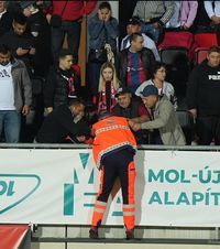 Momente de panică la Miercurea Ciuc     VIDEO și FOTO     Urgență medicală  în tribune la Csikszereda - FCSB