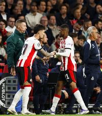 Ce eroare, Man! Nici n-a atins mingea!  Debut ratat în Liga Campionilor pentru Dennis.   De ce a ajuns vârf de avarie la PSV