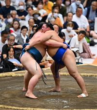 Sumo, tot mai popular printre străini  Japonezii organizează un turneu internațional la Londra,   după 20 de ani.  Se pregătește Parisul