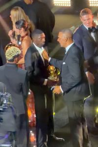 Imaginile care nu s-au văzut la TV    FOTO:     Ce a făcut Lamine Yamal,   după ce Ousmane Dembele a primit Balonul de Aur