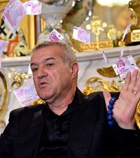 „Nu sunt d-ăla, extremist”  Gestul pe care Gigi Becali îl face des: „Opresc pe unde îi văd și le dau bani.   Să ducă și ei acasă, la familia lor”