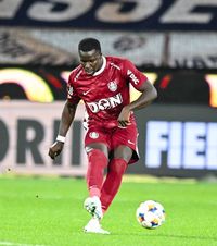 CFR i-a scăzut mai mult cota  Zouma a jucat zece minute la Cluj, dar   nu mai e superstoperul de la Chelsea   