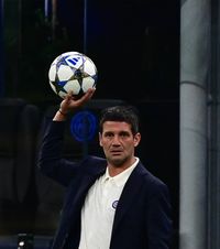 „Lucruri cu care nu erau obișnuiți”     Cristi Chivu,  detalii din vestiarul lui Inter: „E o linie fină, trebuie menținut echilibrul”