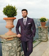 Mutu, stăpân pe un bun al statului  Fostul atacant și-ar fi însușit un teren de fotbal din București,   fără licitație