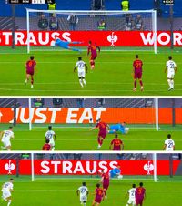 A apărat trei penalty-uri    FOTO.  Scene incredibile în Europa League » Portarul lui Lille   i-a exasperat  pe jucătorii de la AS Roma: „Puteam și a patra oară!”