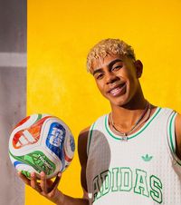 Mingea de la CM 2026     FOTO.  FIFA a dezvăluit balonul cu care se va juca la turneul final de anul viitor »   Ce denumire are