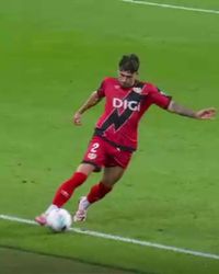 Rațiu a stârnit controverse    FOTO:  Românul a fost   decisiv  la golul victoriei lui Rayo, însă fanii adverși au contestat faza