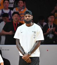 Ce păcăleală!    VIDEO.     LeBron James  NU se retrage » „Regele” a făcut anunțul mult așteptat de fanii NBA