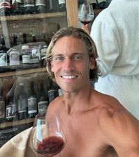 Toast de 22.000 de euro    Marcos Llorente  sărbătorește cu un vin rar înainte de revenirea în naționala Spaniei