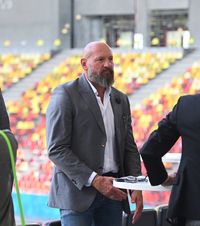 Moldovan, apărat!  Un fost mare internațional e de partea portarului   desființat de selecționer:  „Nu mi-ar fi convenit ce a făcut Lucescu”