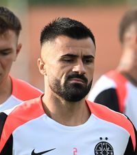 Probleme la FCSB   Un jucător important a acuzat   probleme medicale  și a părăsit antrenamentul + Care este starea lui Mihai Lixandru 