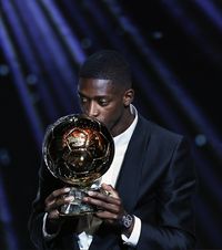 Tensiuni Dembele - PSG  Starul francezilor vrea un   salariu mai mare  după ce a devenit Balon de Aur. Clubul are un plan care nu e pe placul lui Ousmane