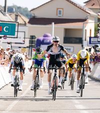 Turul Franței, efect neașteptat asupra extremismului  Localitățile prin care a trecut Le Tour,   scăderi ale sprijinului pentru extrema dreaptă  la ultimele alegeri