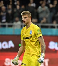 Craiova le-a mai suflat un jucător   Vedeta oltenilor   putea evolua pentru Dinamo!  De ce a picat transferul