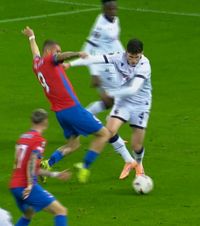 FCSB, proteste vehemente    FOTO.   Campioana a   cerut penalty,  după ce Bîrligea a fost împins în careu