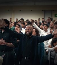 Unde predică Dani Alves  Brazilianul apare într-o biserică evanghelică fondată de un   american implicat în scandaluri sexuale