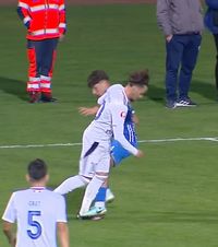 Fază ciudată în Cupa României    FOTO.  Arbitrul dictase penalty, dar   VAR l-a anulat  și a dictat ofsaid, deși fotbalistul jucase mingea spre centrul terenului