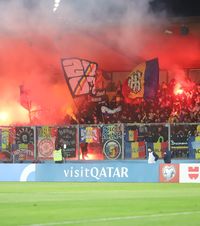 Bosniacii cer interzicerea fanilor români    FOTO.     Criminal de război, elogiat  de ultrași înainte de meci! Ce banner au afișat + ce riscă