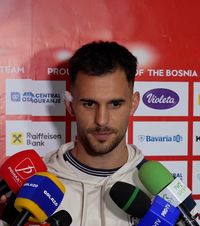 A ieșit plin de sânge    FOTO.   Cum arată Marius Marin, după ce   s-a ales cu urechea tăiată.  Adversarul a scăpat nepedepsit: „Arbitrul mi-a spus că a greșit”