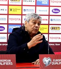 A urlat la ziariștii bosniaci!    VIDEO.  Mircea Lucescu a reacționat șocant la conferința de presă:   „Eu vorbesc, nu tu!”