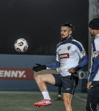 Din nou în tricoul naționalei    FOTO:  Jucătorul revenit în lotul lui Mircea Lucescu:   „Ce dor mi-a fost”