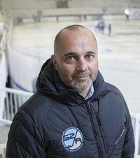 Infrastructura distruge hocheiul  De ce tot mai multe cluburi din România   naturalizează jucători străini?  Șeful FRH: „E o frustrare în rândul românilor”