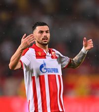 Ce noroc pentru FCSB!  Starul Stelei Roșii   a fost exclus din lot  chiar înainte de meciul din Europa League » Motivul incredibil