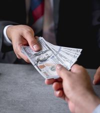 Blat de zeci de mii de dolari!  Mărturisire la Parchet.   Cine a instigat, cine și cât a plătit, cine a luat banii.  Au pariat pe meci în străinătate