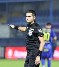 Chivulete, atacat de Balaj  Arbitrul VAR a fost taxat dur pentru   gafa din meciul UTA - U Cluj:  „Blochează locul!”