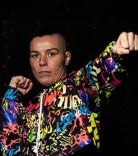 Reținută în Spania  O luptătoare MMA   a atacat  un echipaj al poliției chiar în avion » Ofițerii au avut nevoie de concediu medical