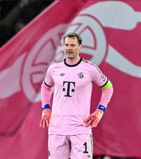 „Fă-ți bagajele, bătrâne!”     FOTO.  Fanii lui Bayern   n-au avut milă de Neuer  după greșelile colosale comise cu Arsenal » Reacția portarului