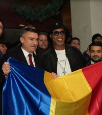 Ronaldinho joacă la Iași  Superstarul brazilian,  venit în Copou pentru un meci demonstrativ: imagini de la petrecerea dinaintea meciului + Percepe   tarife uriașe!