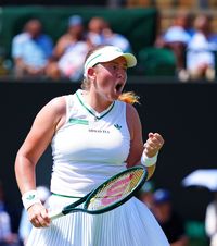  Are o avere din tenis, dar nu e suficient   Cu ce a ajuns să se ocupe jucătoarea care a învins-o pe Halep în finala RG 2017:   „Sunt uluită că face asta”