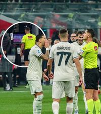VAR provoacă haos în Serie A    FOTO:  Decizia care a încins spiritele în finalul meciului   AC Milan - Lazio  » L-au numit „geniu” pe arbitru
