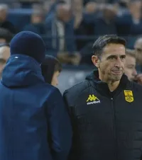 A intrat cu umărul în Lucescu!  Momente de tensiune între antrenorii lui PAOK și Aris după derby.   De ce sunt în conflict de 7 ani!