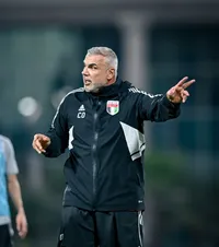 Olăroiu, victorie în Cupa Arabiei   Naționala Emiratelor Arabe Unite   s-a calificat  în sferturile turneului final