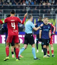 „E de Oscar!”  Analiștii, șocați de penalty-ul primit de Liverpool:   „La nivelul ăsta?!”  + Acuzații: „Un neamț dă penalty altui neamț”
