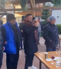 Mircea Lucescu, petrecere cu colindători    VIDEO:  Selecționerul României,   invitat special  la ziua unui conducător de club