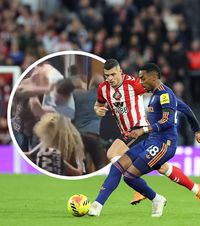 Haos de nedescris    FOTO.  Fanii a două echipe din Premier League   s-au luat la bătaie  într-un bar, după meci! Au aruncat cu scaune