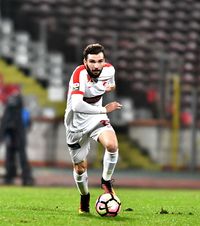 „Am căzut la mijloc”  Mărturia lui Ionuț Șerban despre contractul atipic care   l-a ținut legat de Dinamo:  „Eram pasat dintr-o parte în alta”