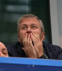 „Ceasul ticăie”  Premierul britanic îl avertizează pe   Abramovich să dea Ucrainei miliardele  pentru vânzarea lui Chelsea