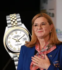 „Un Rolex cadou pentru Lipă”  Ca să fie siguri că iau prime, oameni din Federația de Canotaj au strâns bani   pentru a lua cadouri de lux șefilor