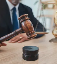 Condamnat pentru un banner rasist  Ultrasul FCSB și-a aflat pedeapsa după incidentul de la   derby-ul cu Rapid  din toamna lui 2023 » Ce mesaj oribil a afișat