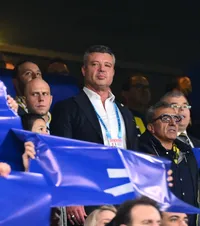 Suspectat de trafic de droguri!    Șef de club,  interogat timp de două ore și nevoit să dea probe de păr și sânge