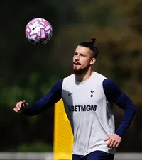 Drăgușin, atracția Serie A    Un club italian de mare tradiție e interesat  de stoper.     Tottenham trebuie să accepte o condiție